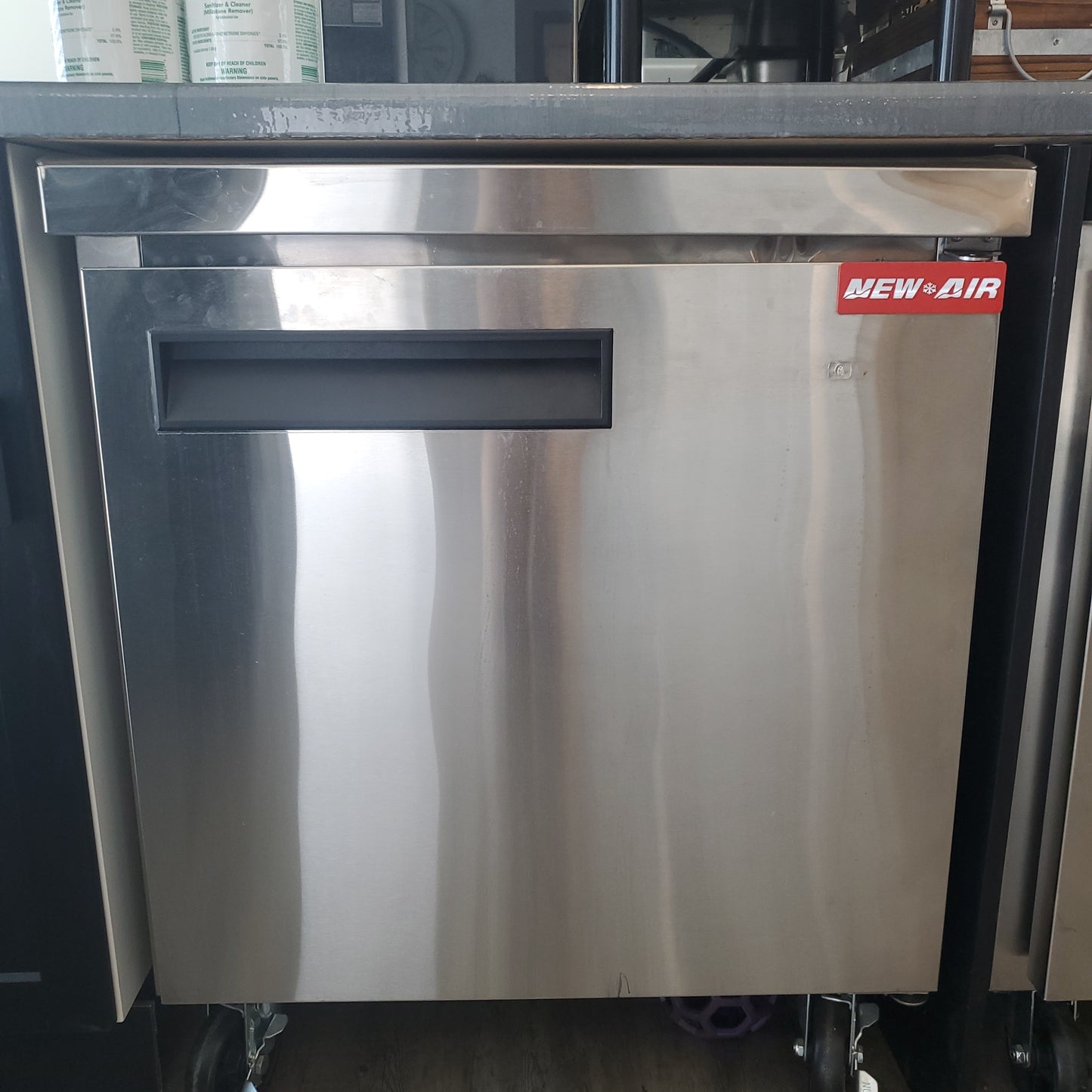 新型空气制冷 27 英寸不锈钢单门冷冻柜